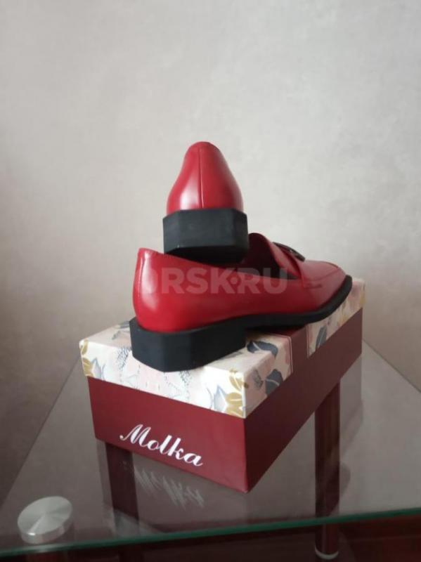 продам новые женские туфли из натуральной кожи 38 размер,цвет фактически сочно вишнево-красный - Орск