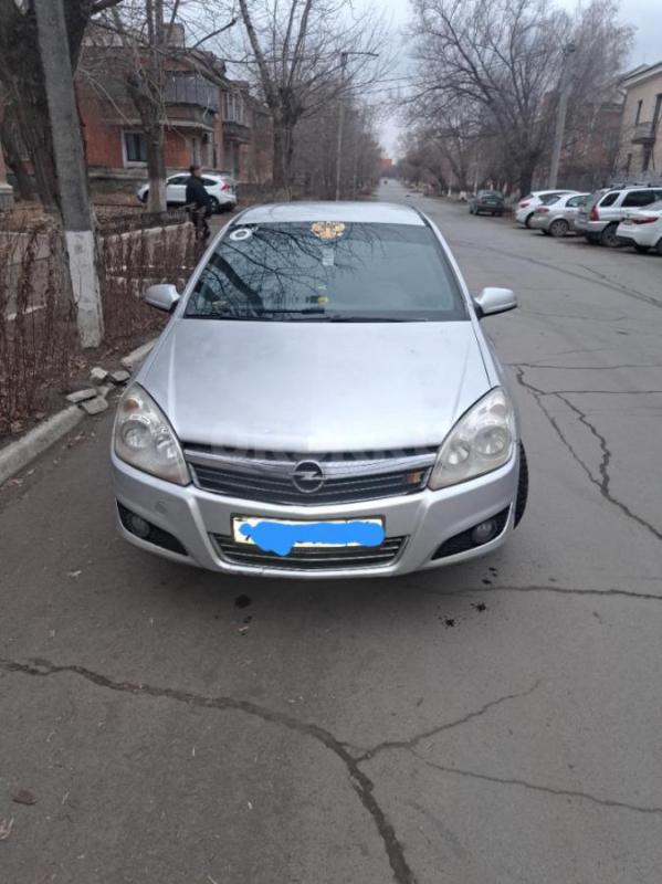 Продам опель владею с 22года
В 23 году установил контрактный двигатель 
Документы на руках
Машину - Орск