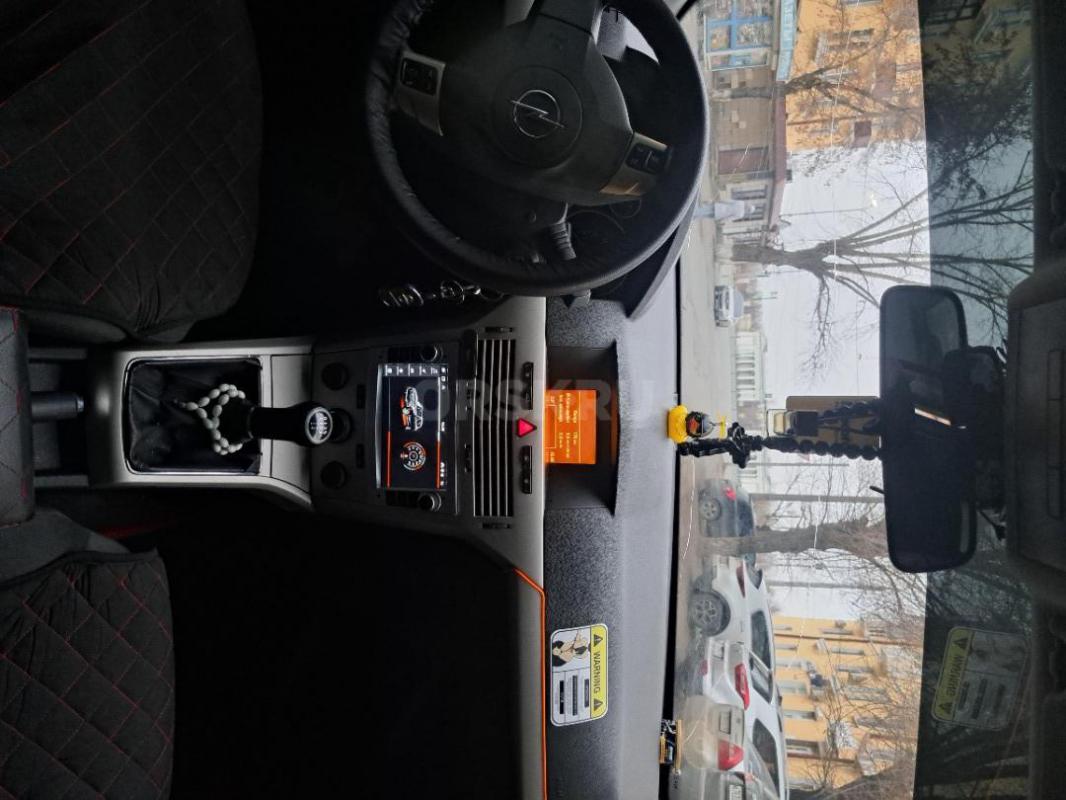 Продам опель владею с 22года
В 23 году установил контрактный двигатель 
Документы на руках
Машину - Орск