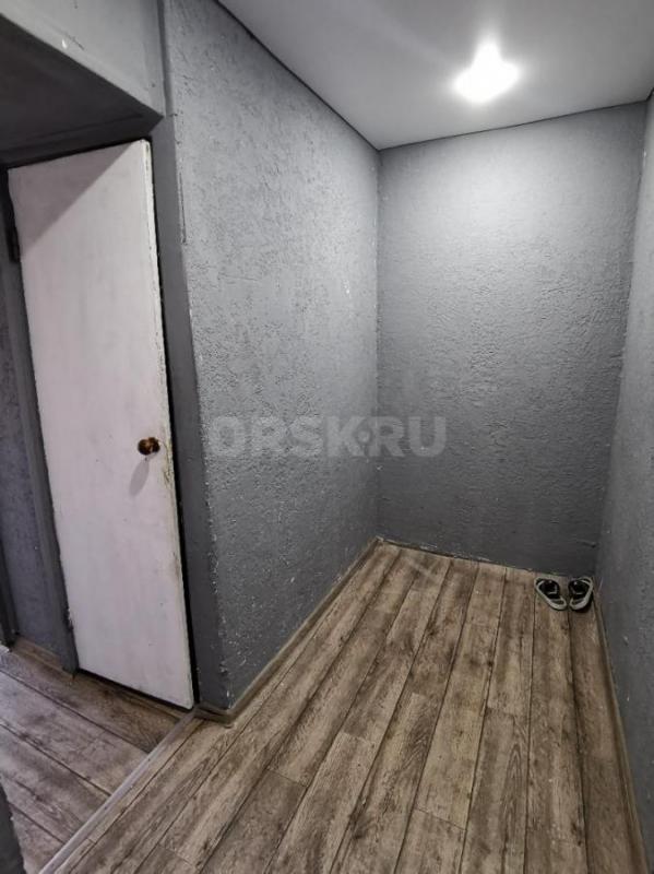 Продам однокомнатную квартиру, расположенную на 5 этаже пятиэтажного панельного дома. - Орск