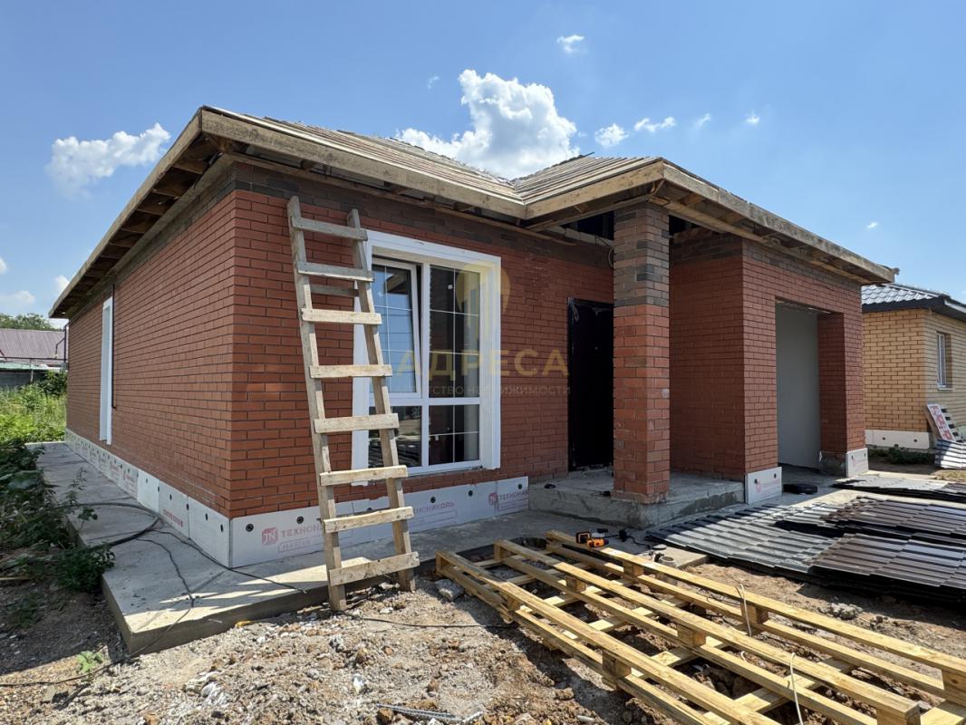 Предлaгaeм к продаже новый дoм с гаражом в мкр. - Оренбург