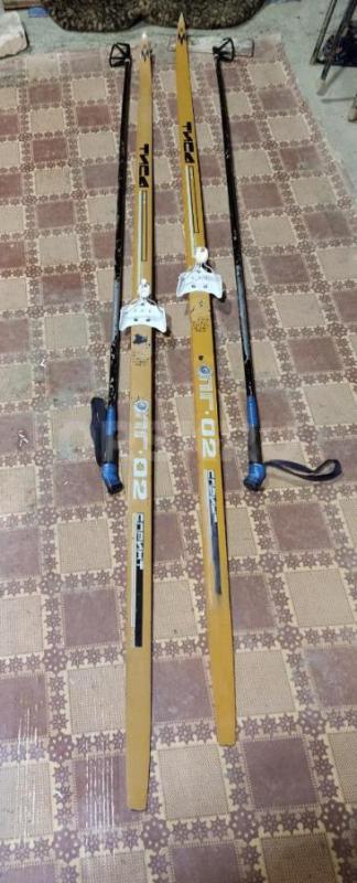 Продам комплект лыжи "TISA" полу/пластиковые с ботинками в хорошем состоянии - Орск