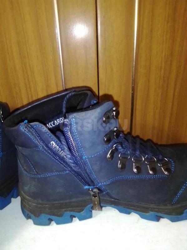 ботинки мальчуковые 37 раз со шнурками и замочек -300 руб -зимние не изношены чистые - Орск