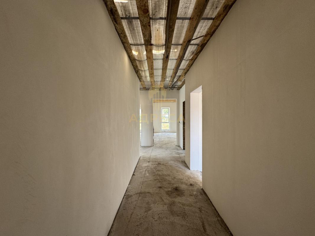 Предлaгaeм к продаже новый дoм с гаражом в мкр. - Оренбург