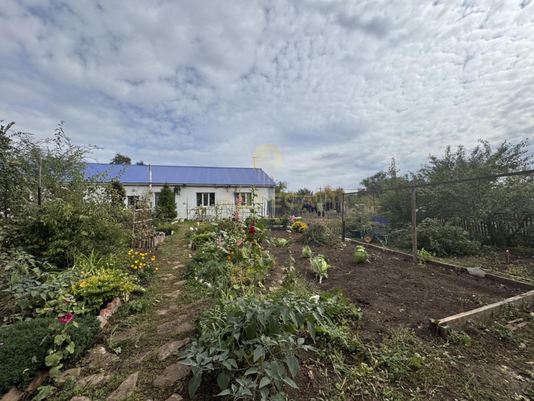 Продается уютный дом в живописной деревне 30 минут от города, окруженной зелеными полями и лесами, и - Оренбург