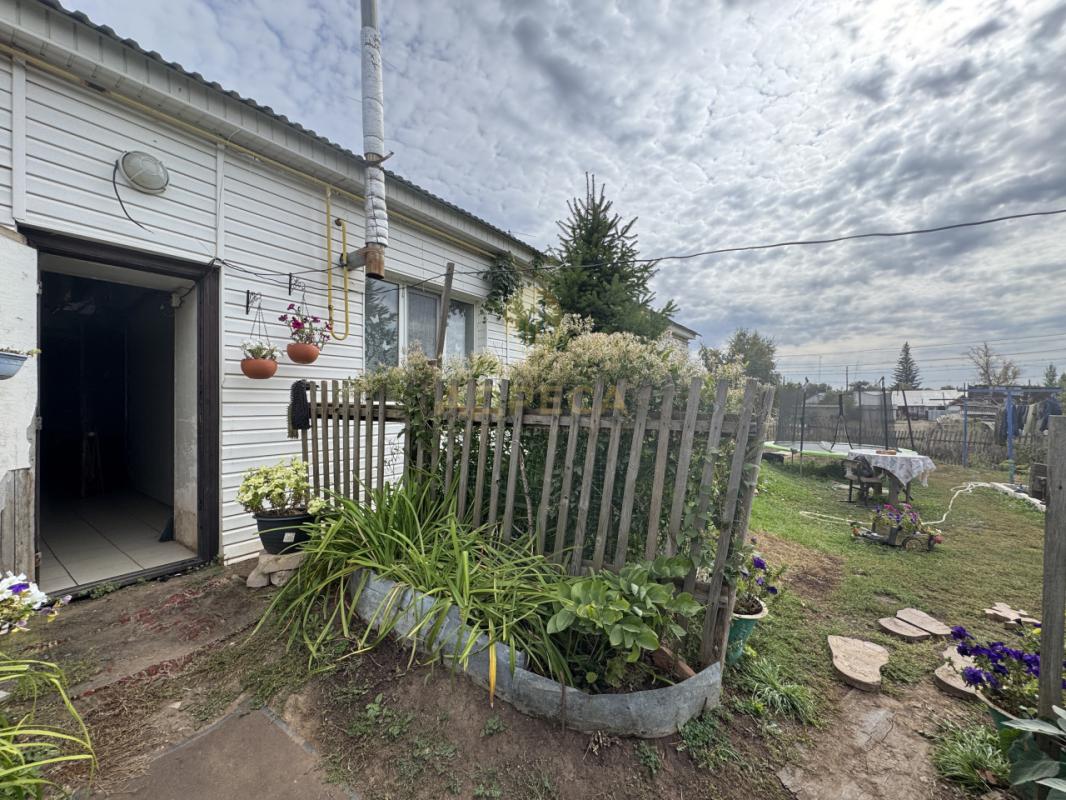 Продается уютный дом в живописной деревне 30 минут от города, окруженной зелеными полями и лесами, и - Оренбург