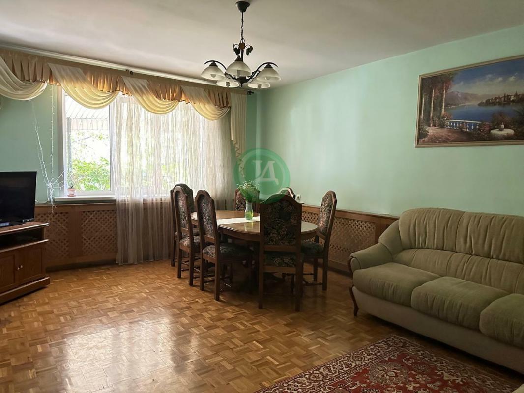 К продаже предлагается индивидуальный жилой дом на земельном участке полностью пригодный для комфорт - Орск