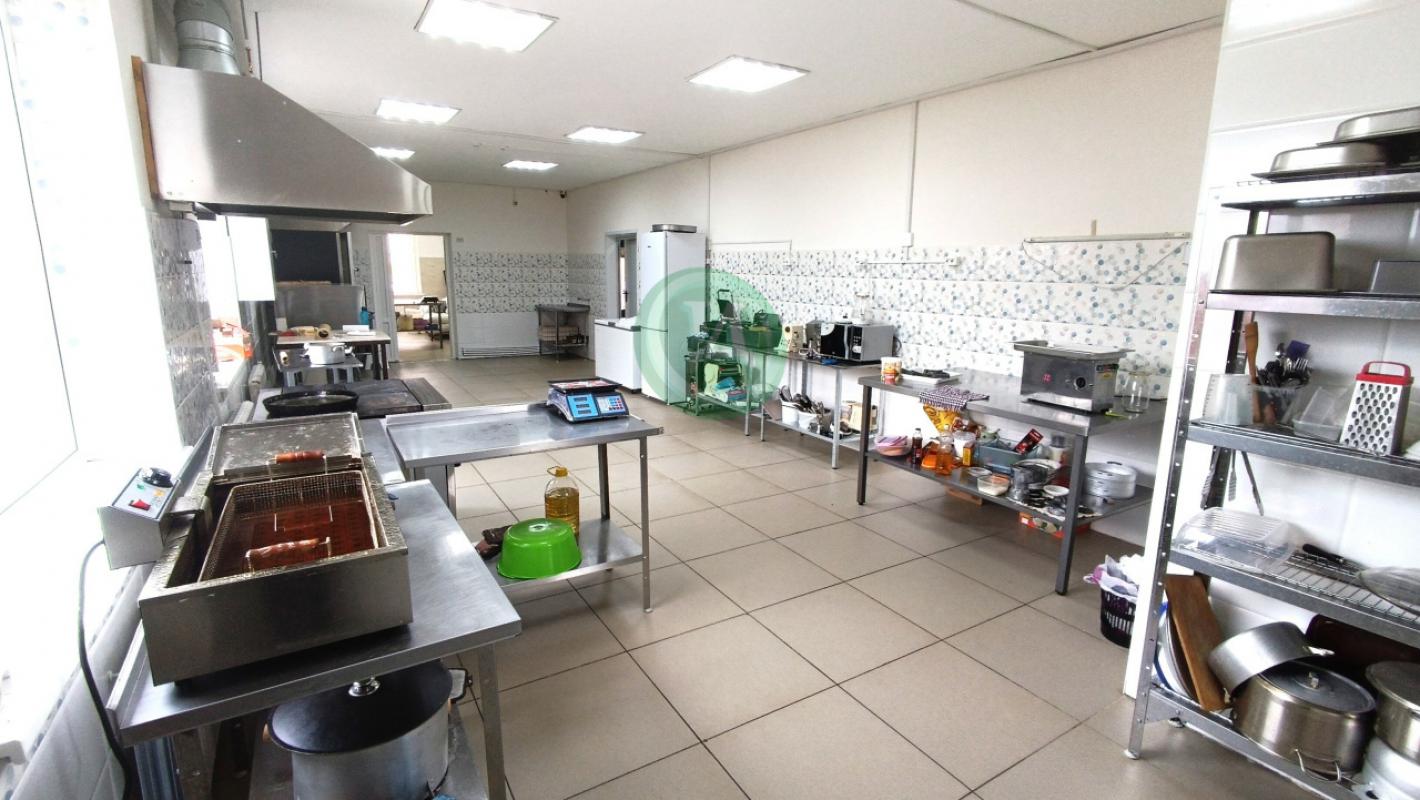 Сдам в аренду на длительный срок торговое помещение в Адамовке на улице Советская д.97. - Адамовка