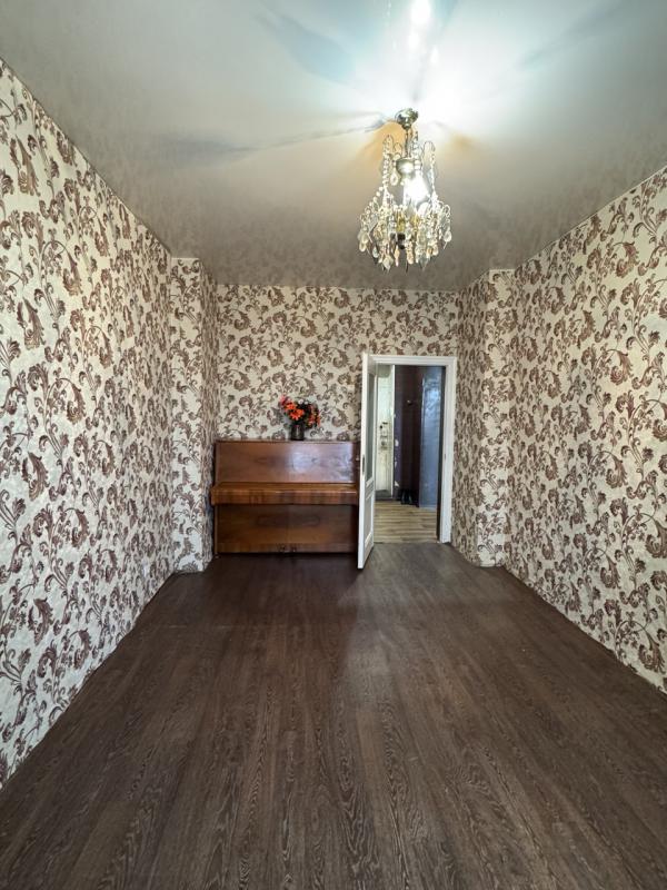 Если у вас большая и дружная семья и вы мечтаете о большой и просторной квартире этот вариант точно - Новотроицк