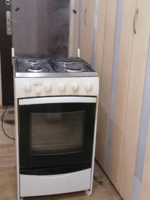 Газовая плита с электроподжигом, ширина 50 см, в рабочем состоянии, немного неплотно закрывается две - Новотроицк