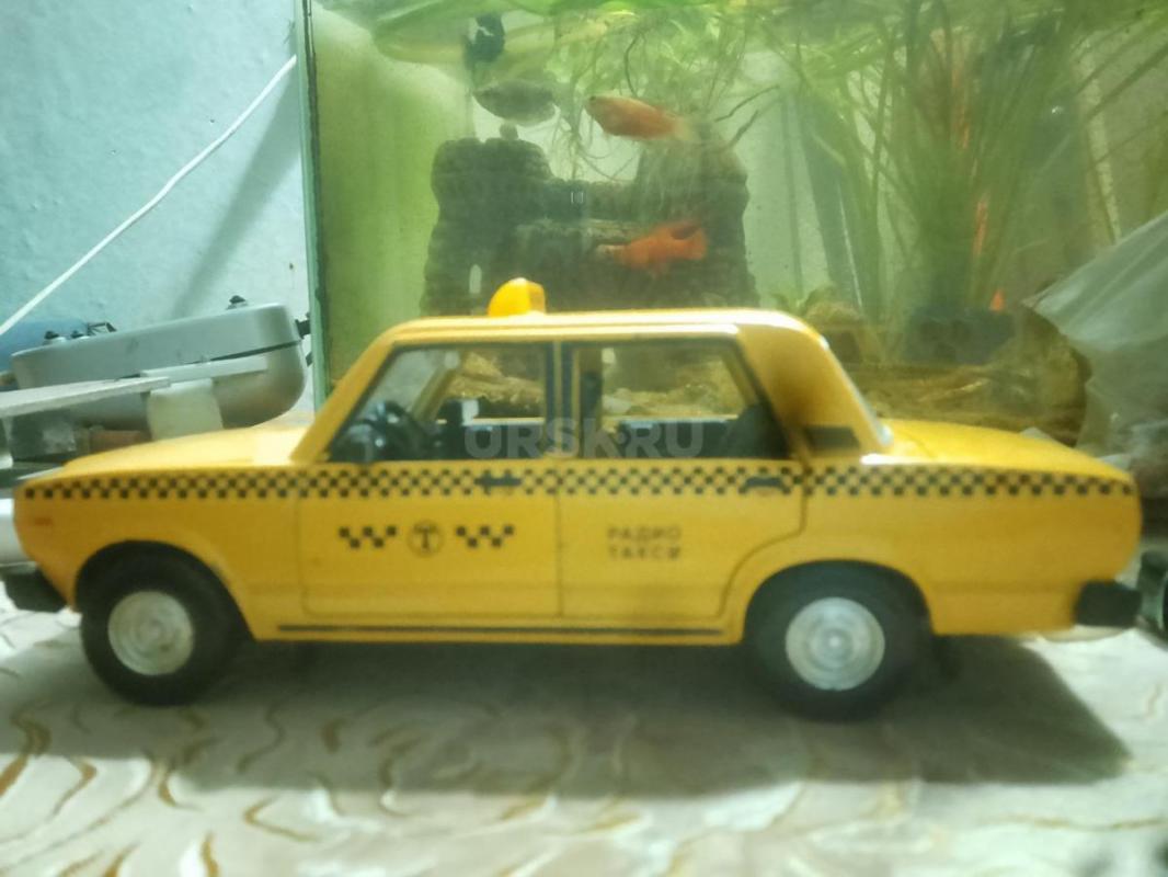 Машинка железная б. у может кому нужна в коллецию-1000руб. - Орск