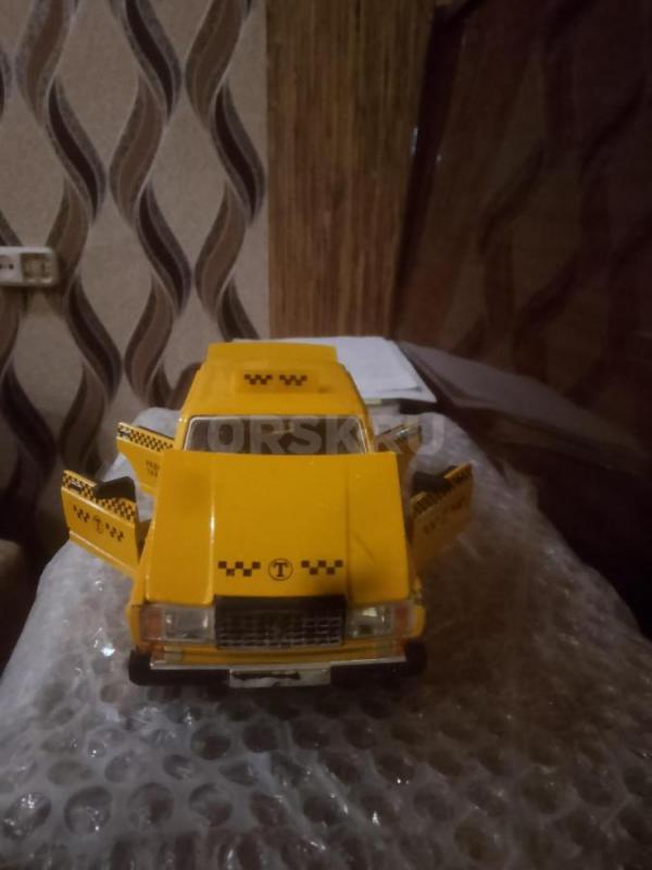 Машинка железная б. у может кому нужна в коллецию-1000руб. - Орск