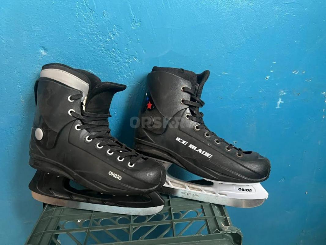 Лыжи с палками и ботинками,комплекты. 5500 рублей Имеются взрослые и детские, так же имеются коньки - Орск