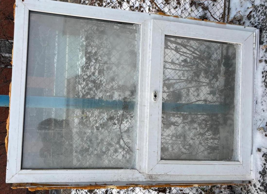 Продам пластиковые окна 
Окно поворотно/откидное целое
ширина 75на см140 высота   3000 тр

Окно - Орск