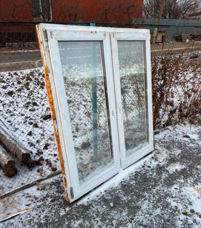Продам пластиковые окна 
Окно поворотно/откидное целое
ширина 75на см140 высота   3000 тр

Окно - Орск