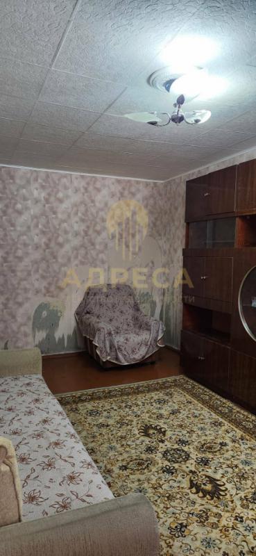 Продается трехкомнатная квартира!📍 Расположение: Удобный первый этаж, рядом школа, детские сады и ос - Оренбург