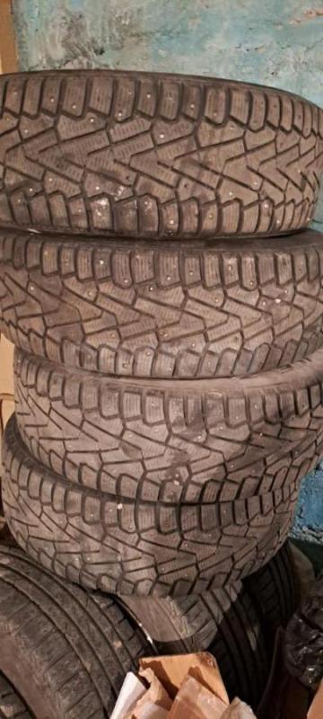 зимняя резина . фирма Pirelli .  215  65 R16. - Орск
