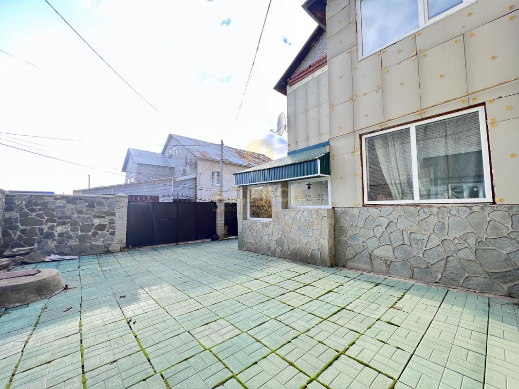 Продаётся 2-х этажный дом с земельным участком площадью 9 соток. - Кувандык