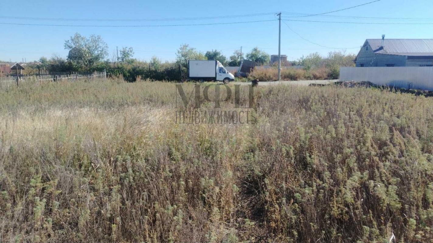 Продам землю в 6 мкр10,5 сотОтличный вариант для строительства вашего нового дома. - Орск