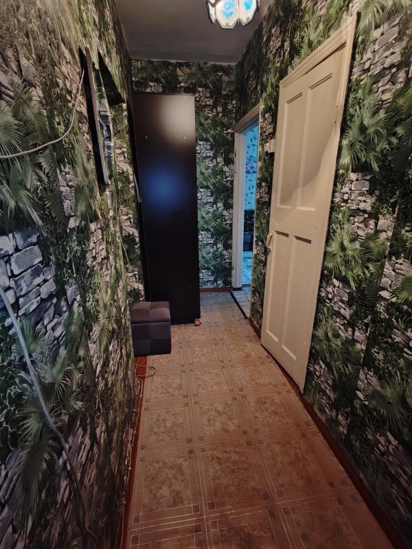 В центре города продаётся 2-х комнатная квартира, удобный 2 этаж, выгодное расположение. - Новотроицк