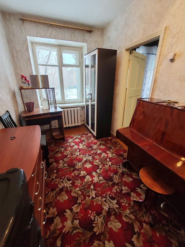 В центре города продаётся 2-х комнатная квартира, удобный 2 этаж, выгодное расположение. - Новотроицк