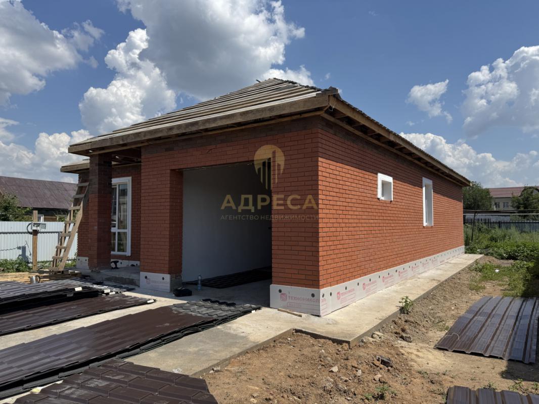 Предлaгaeм к продаже новый дoм с гаражом в мкр. - Оренбург