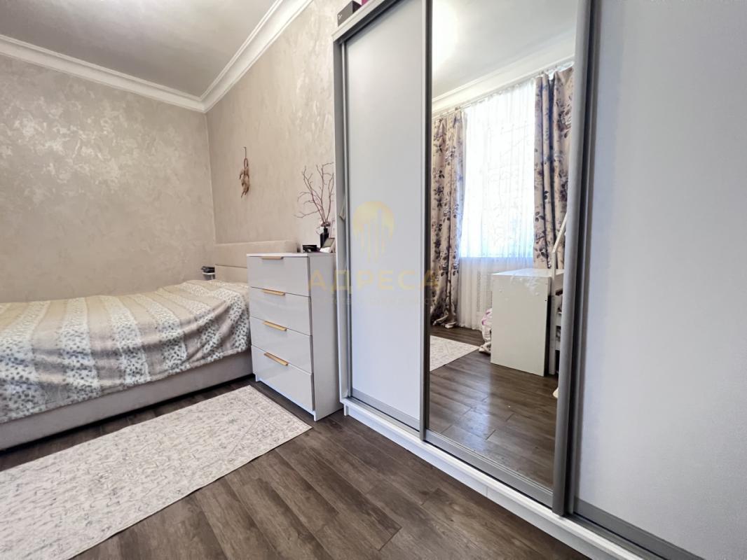 Продается шикарная СТАЛИНКА! 3-x комнатная квартира на 1-м этaже 4-х этажнoгo дoма! - Оренбург