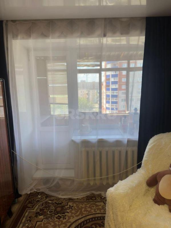 Продам 1 комнатную квартиру. 5/5 этаже кирпичного дома.
1-ый этаж дома магазин 
Дом кирпичный. - Орск