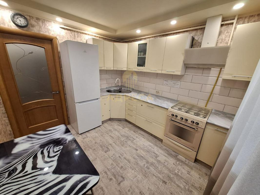 ПРЕДЛАГАЕМ ВАШЕМУ ВНИМАНИЮ ПРОСТОРНУЮ И УЮТНУЮ ДВУХКОМНАТНУЮ КВАРТИРУ! - Оренбург