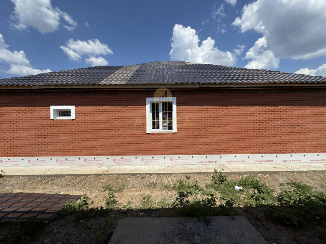 Предлaгaeм к продаже новый дoм с гаражом в мкр. - Оренбург