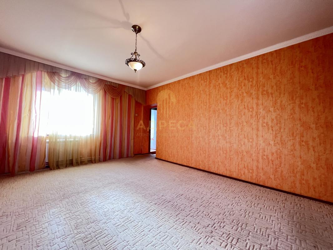 Продаётся 2-х этажный дом с земельным участком площадью 9 соток. - Кувандык