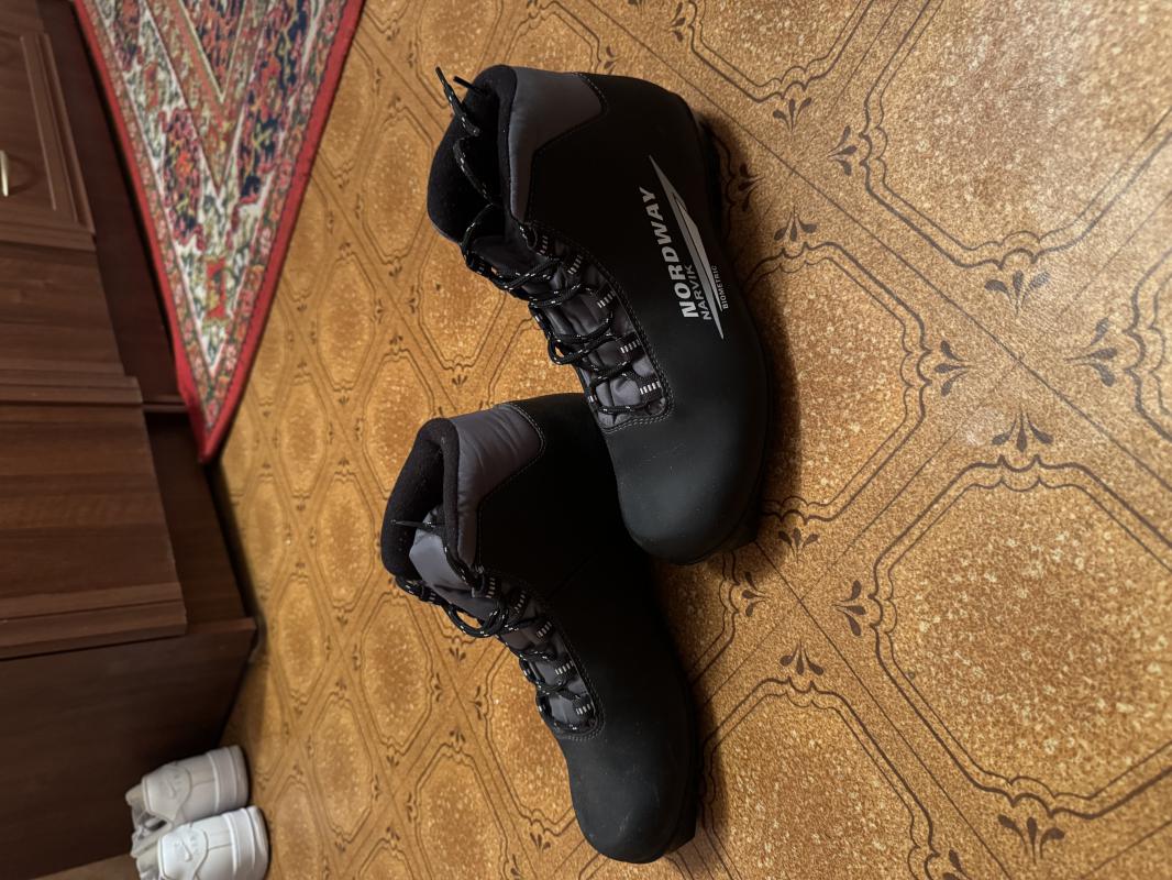 Продам лыжные ботинки 42 размер. - Гай