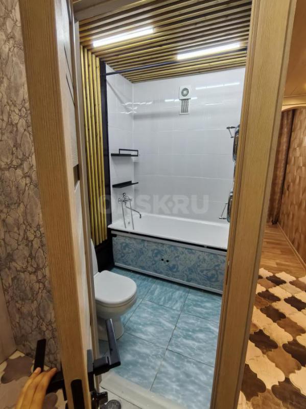 Продается двухкомнатная квартира в пятиэтажном доме на пятом этаже. - Орск