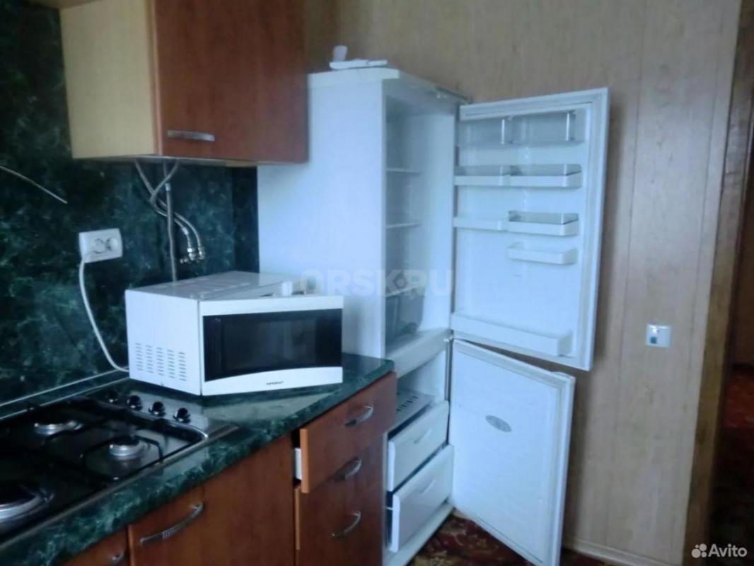 Сдам 1 квартиру в центре 2 этаж в доме старого типа с хорошим ремонтом на длительный срок Семье  чис - Орск