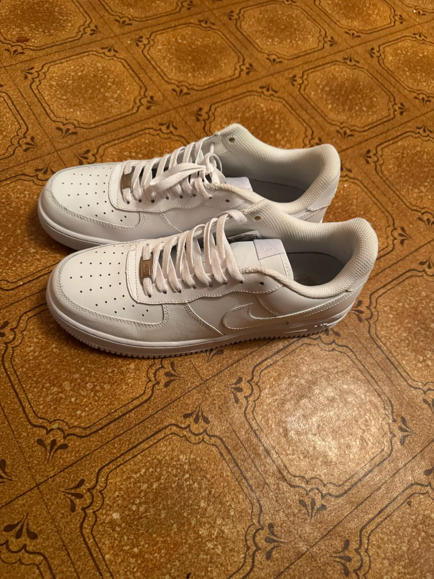 Продам кроссовки 2 пары, новые. - Гай