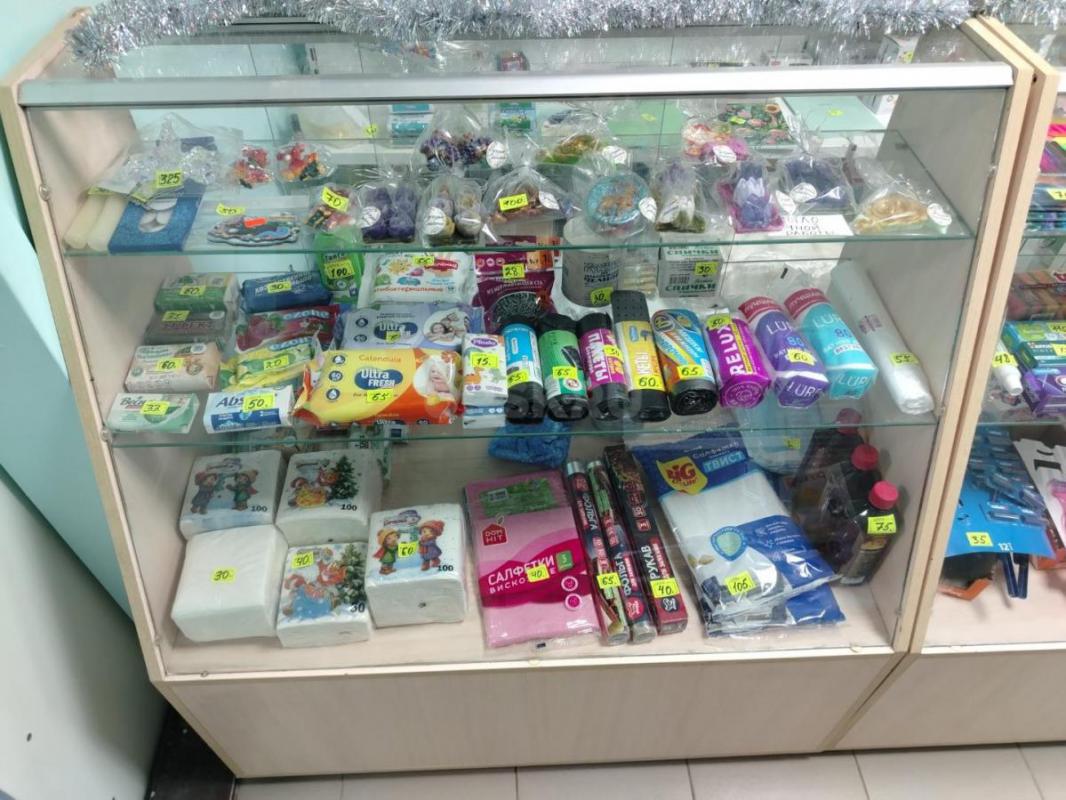 Продам торговое оборудование - витринный холодильник - 15000, конфетница -3000, стеклянные витрины 6 - Орск