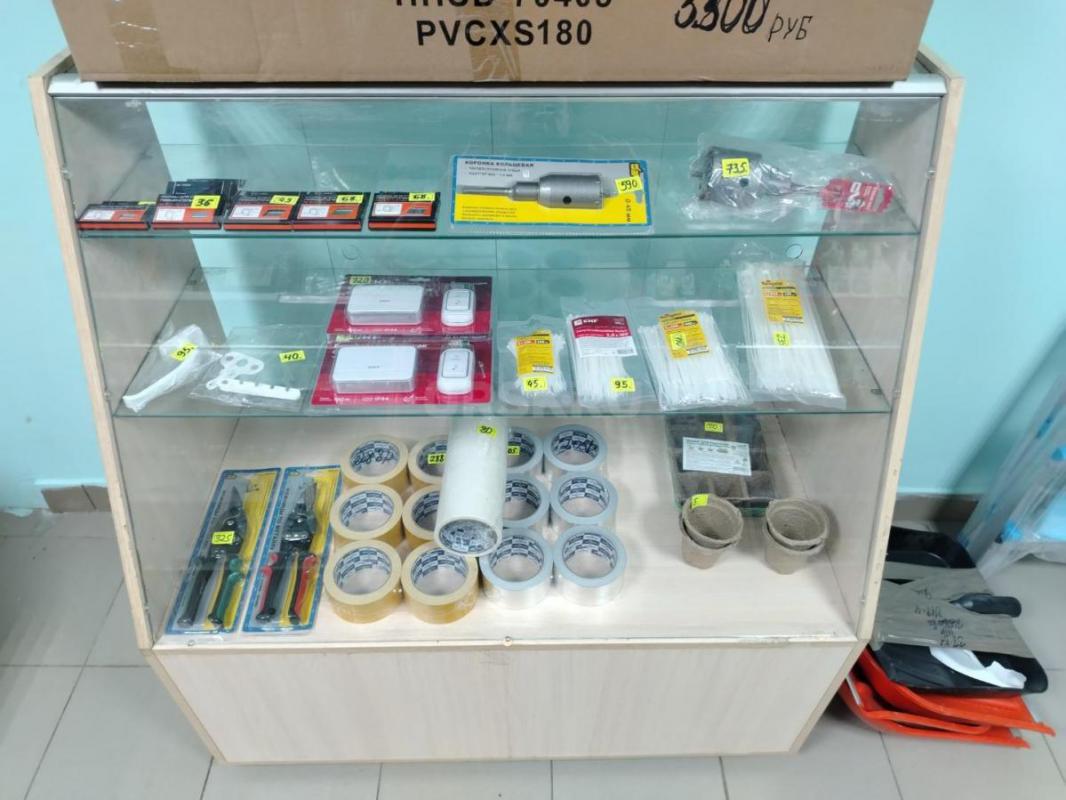 Продам торговое оборудование - витринный холодильник - 15000, конфетница -3000, стеклянные витрины 6 - Орск