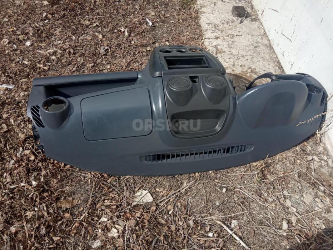 Двери на гранту , задняя на Лифтбек, капот белый по 8000. - Орск