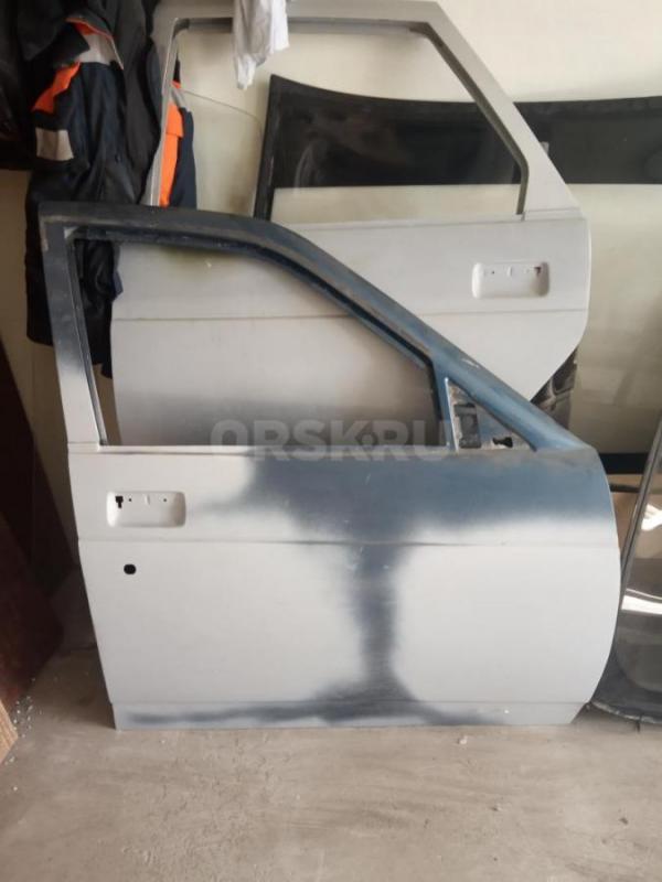 Двери на гранту , задняя на Лифтбек, капот белый по 8000. - Орск