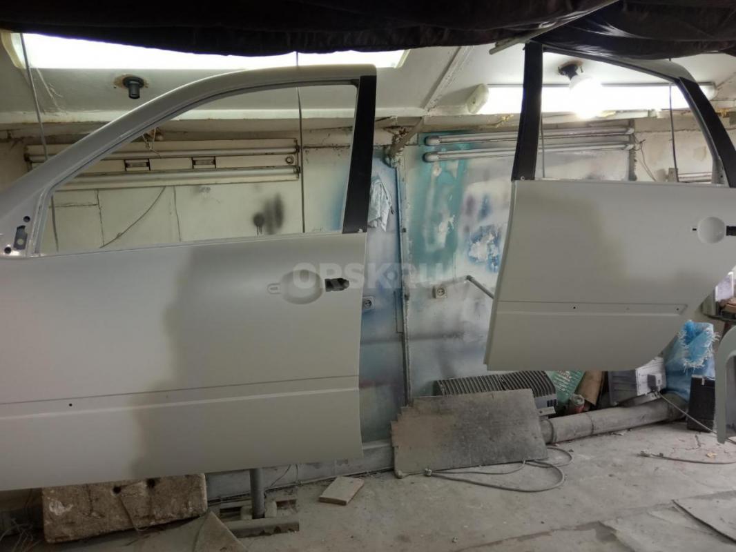 Двери на гранту , задняя на Лифтбек, капот белый по 8000. - Орск