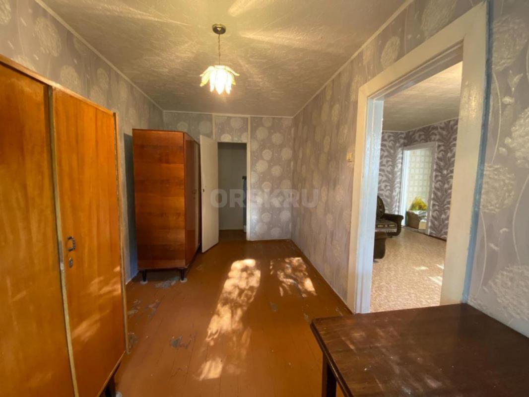 Продаётся уютная трёхкомнатная квартира на третьем этаже пятиэтажного панельного дома. - Орск