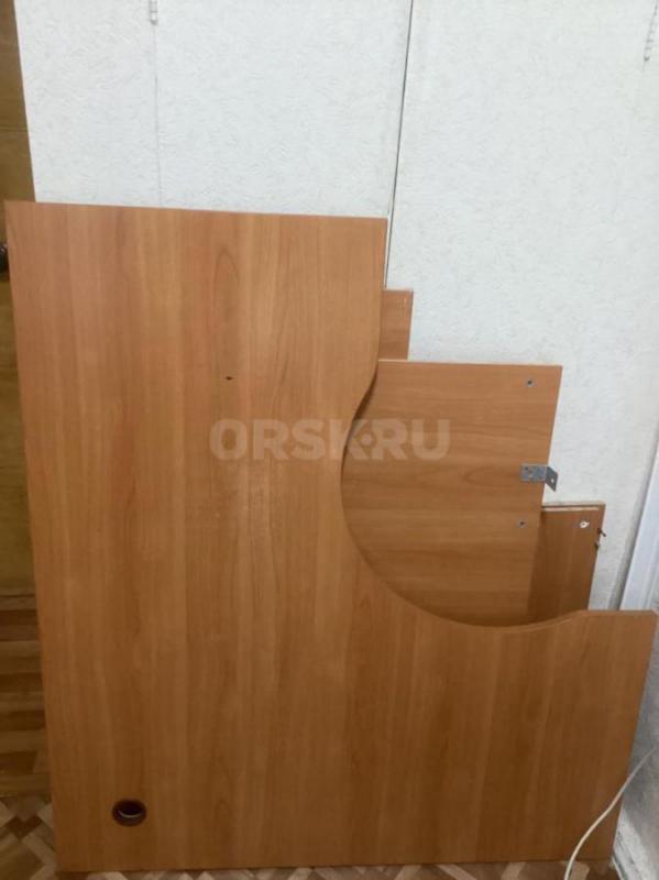 Продам угловой стол - Новотроицк