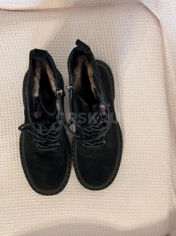 Стильные замшевые сапоги / ботинки, 38 размер — новые

Эффектные чёрные сапоги из натуральной замш - Орск