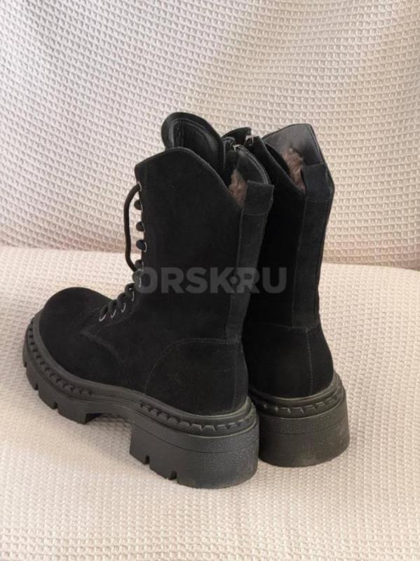 Стильные замшевые сапоги / ботинки, 38 размер — новые

Эффектные чёрные сапоги из натуральной замш - Орск