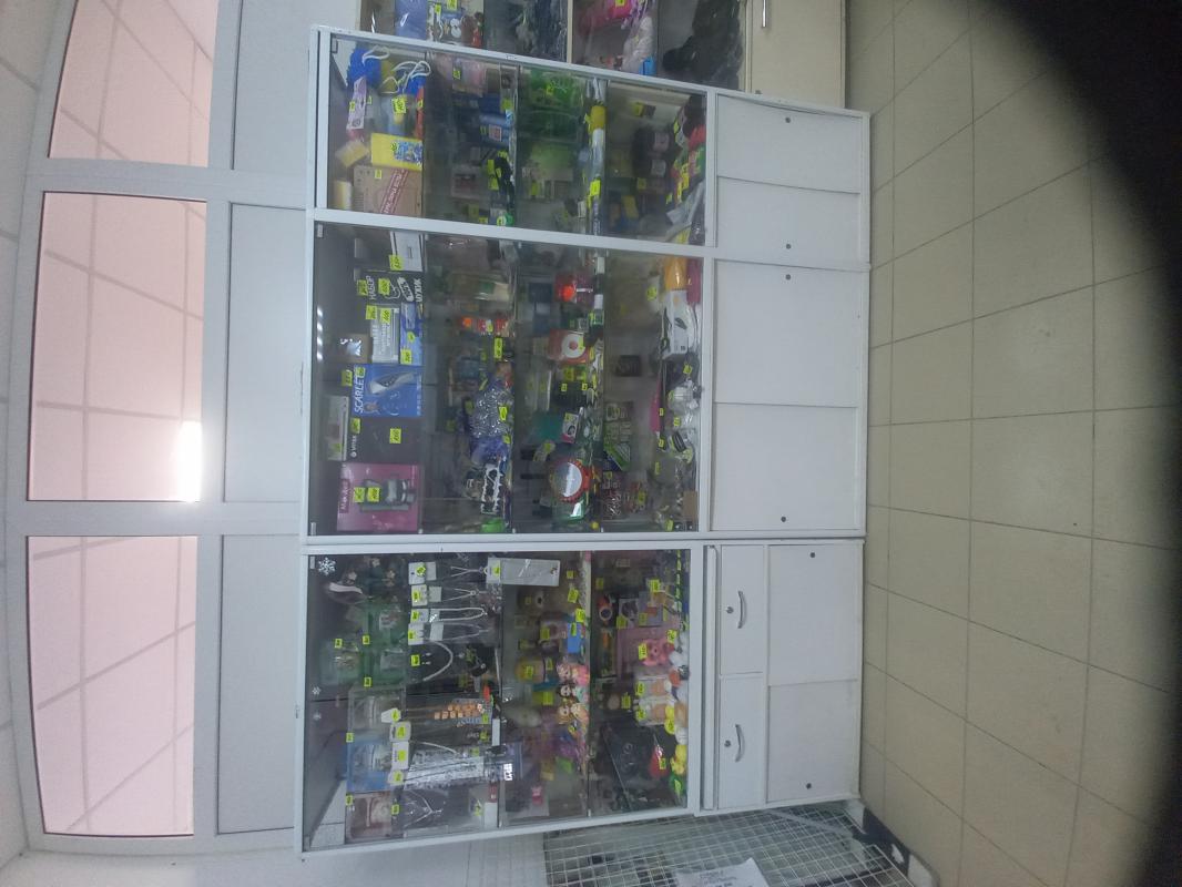 Продам витрины разные, манекены, вешалки, крючки для экономпанели, подставки спрашивайте много что е - 