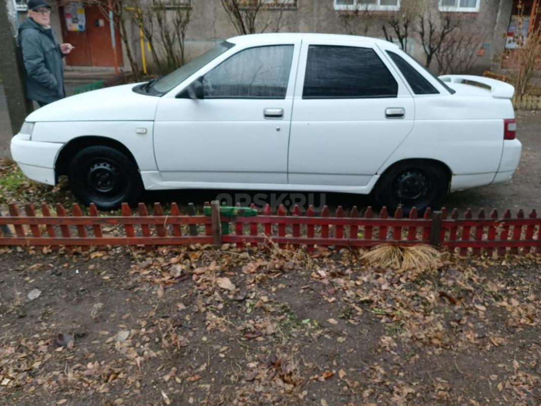 ВАЗ 2110 (КАРБЮРАТОР) 
1998год 
Состояние для своих лет отличное 
Дно, стаканы все целое не гнило - Орск