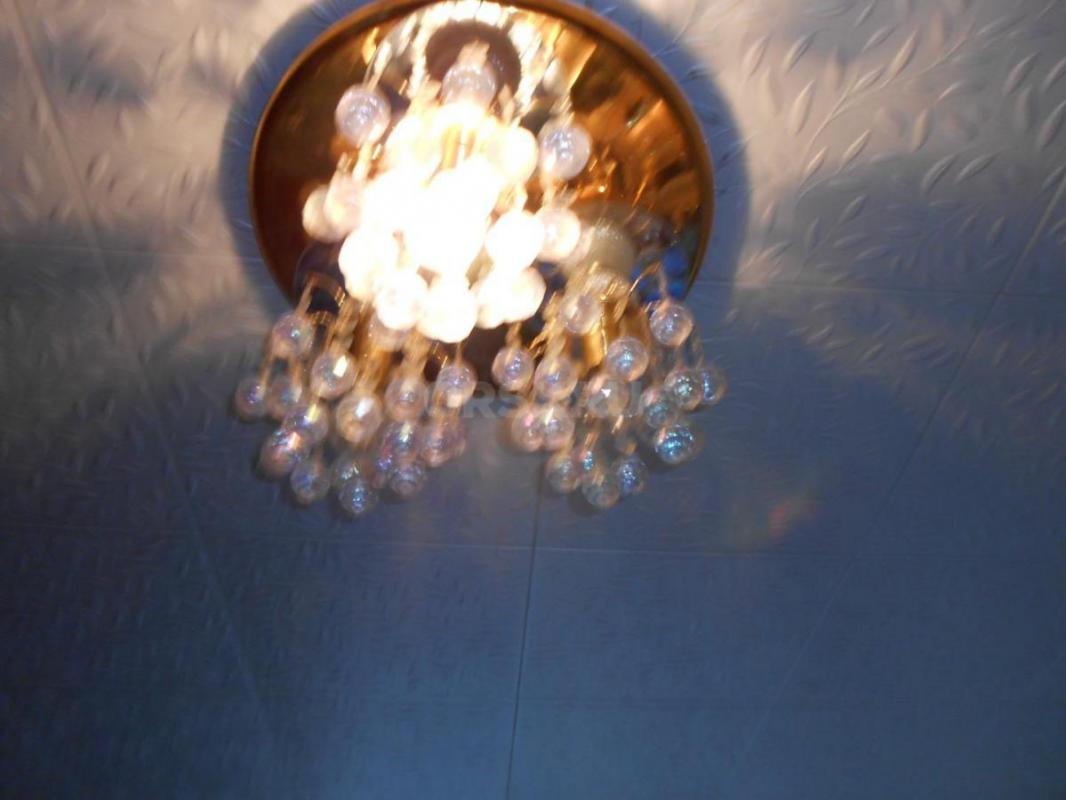 ковер 2х3 люстра-450 руб покрывало на 2х спалку  1000 руб шторы- жатка цвет розовый - Орск