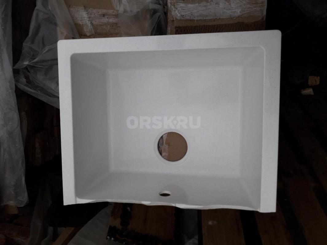 Глянцевая каменная мойка Катрин повреждена - отломлена полка. - Орск