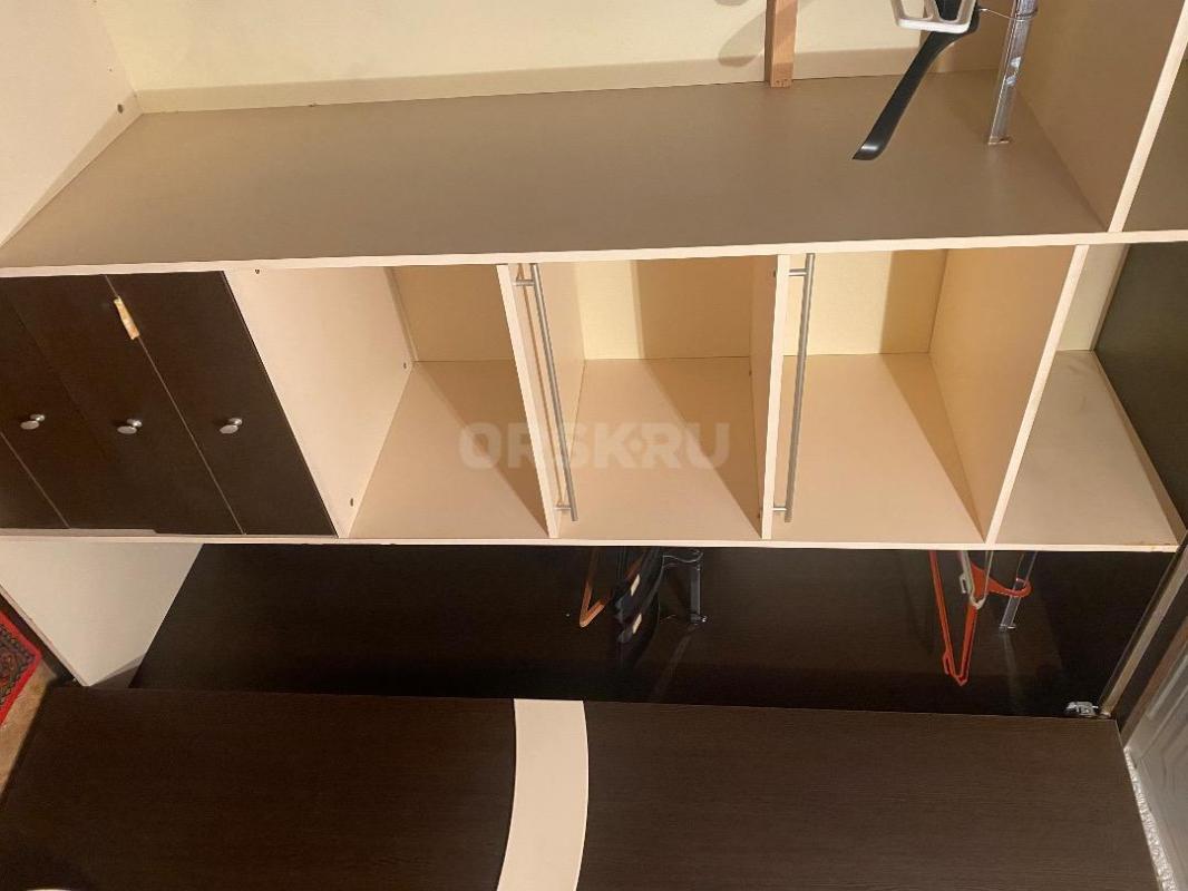 Продам спальный гарнитур в хорошем состоянии, шкаф, кровать и тумба. - Орск