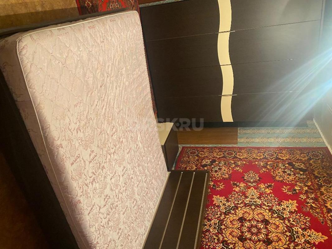 Продам спальный гарнитур в хорошем состоянии, шкаф, кровать и тумба. - Орск